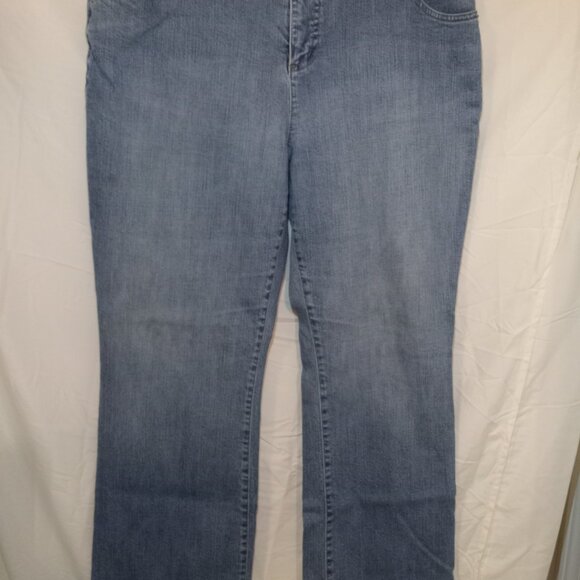 Lands End 18  Blue Denim Jeans Original Fit  Boot Leg  5 Pkt Modern Waist - Picture 2 of 4